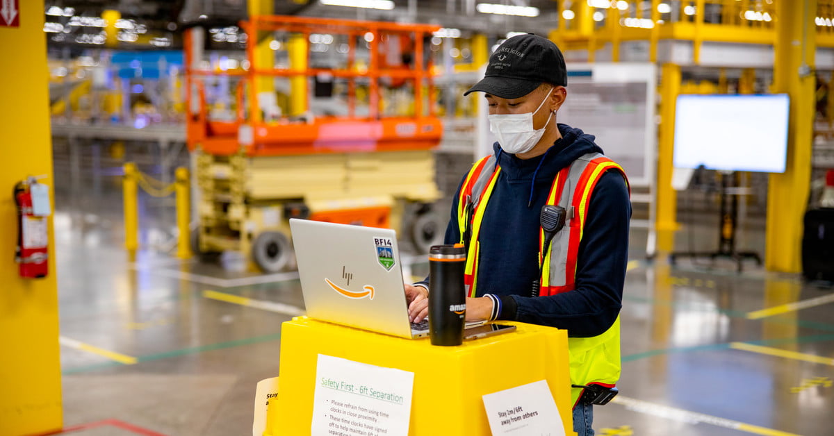Amazon to give $300 holiday bonus to US frontline workers
